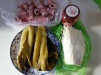 「首发」金针酸菜肥牛煲做法图解1)