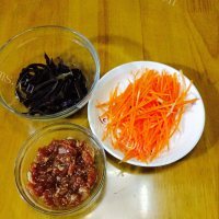家常菜肉片炒芹菜做法图解2)