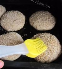 自制肉末烧饼做法图解17)