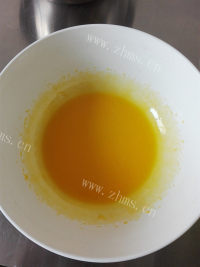 色香味浓的酸奶蛋糕做法图解3)