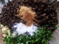 美味的韭菜鸡蛋馅饼做法图解7)