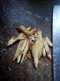 家常菜白菜炒肉丝做法图解2)