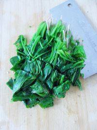 让人怀念的凉拌菠菜做法图解9)