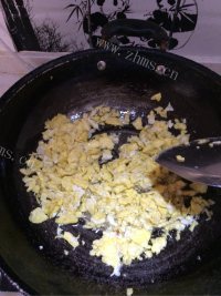 美味的包菜蛋炒饭做法图解3)
