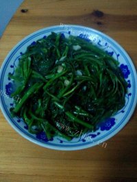 色味俱佳的清炒空心菜做法图解4)