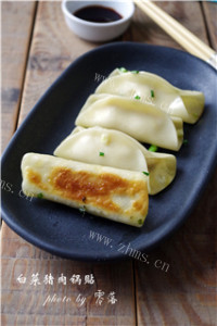美味的白菜猪肉锅贴