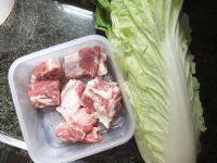 家常菜白菜排骨汤做法图解1)