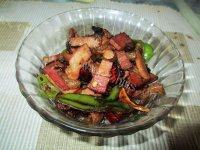 口感丰富的双椒炒腊肉