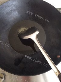 色泽鲜亮的青椒肉丝做法图解2)