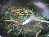 家常菜韭菜炒豆干做法图解7)