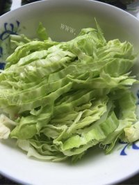 家常菜清炒包菜做法图解1)