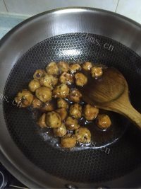 美味的糖醋小丸子做法图解3)