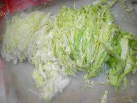 家常菜酸辣卷心菜做法图解1)