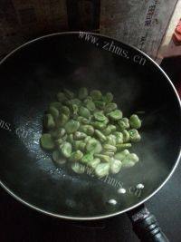 家常菜清炒蚕豆做法图解3)