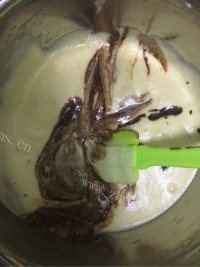 鲜美可口巧克力熔岩蛋糕做法图解7)