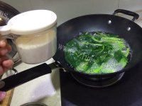 唇齿留香的凉拌菠菜做法图解2)