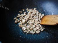 翡翠肉丁做法图解5)