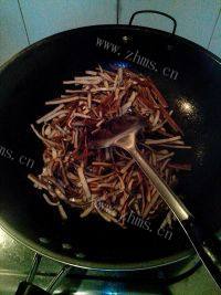 家常菜豆腐干炒青椒做法图解5)