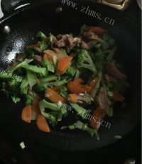 家常菜西兰花炒肉做法图解7)