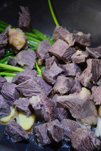 DIY咖喱牛肉做法图解8)