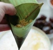 蜜枣黄米粽子做法图解2)