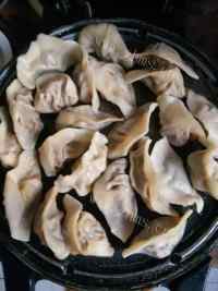 酥香脆滑的电饼铛版煎饺做法图解1)