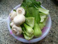 家常菜蘑菇炒青菜做法图解1)