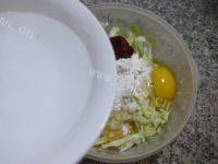 美味辣味圆白菜鸡蛋饼做法图解8)