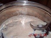 诱人的鸡蛋花凉瓜猪骨汤做法图解4)