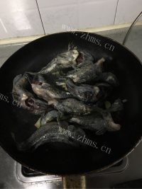 色泽诱人的红烧塘鳢鱼做法图解7)
