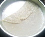 自制酸辣爽口凉皮做法图解9)