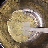 美味的蛋白椰丝球做法图解3)