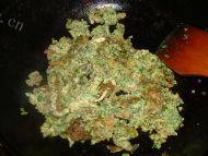 美味的香椿芽炒鸡蛋做法图解7)