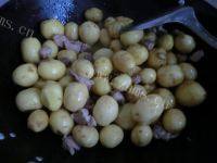 色味俱佳的酱土豆做法图解5)