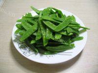 家常菜牛肉炒荷兰豆做法图解1)