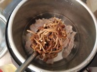 营养健康的茶树菇排骨头汤做法图解5)