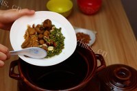 甜美的竹笙莲子绿豆糖水做法图解3)
