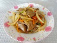 绿色食物洋葱炒猪肝