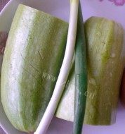 家常菜西葫芦炒火腿肠做法图解2)