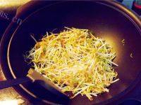 家常菜辣炒豆芽做法图解6)