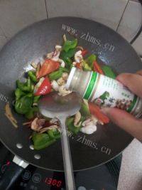诱人的双椒炒鱿鱼做法图解9)