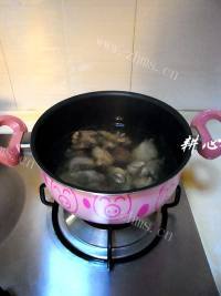 自制奶白菜鸡肉汤做法图解8)