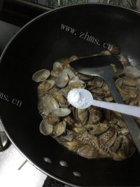 色泽不错的香辣花甲做法图解11)
