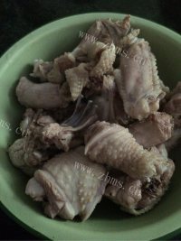 滋补的枸杞鸡汤做法图解3)