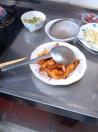 美味的糖醋大虾做法图解5)