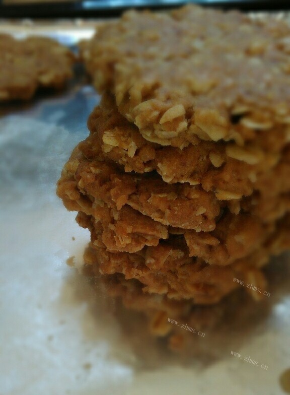 色泽鲜亮的红糖燕麦饼干
