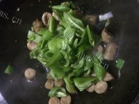 家常菜尖椒肥肠做法图解7)