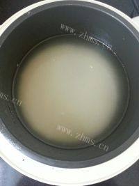 懒人版皮蛋瘦肉粥做法图解2)
