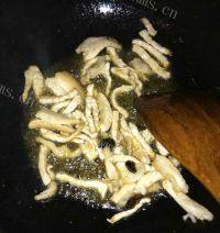 自制芹菜炒肉做法图解3)