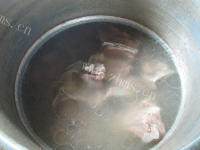 好吃的油豆腐白菜肉骨汤做法图解5)